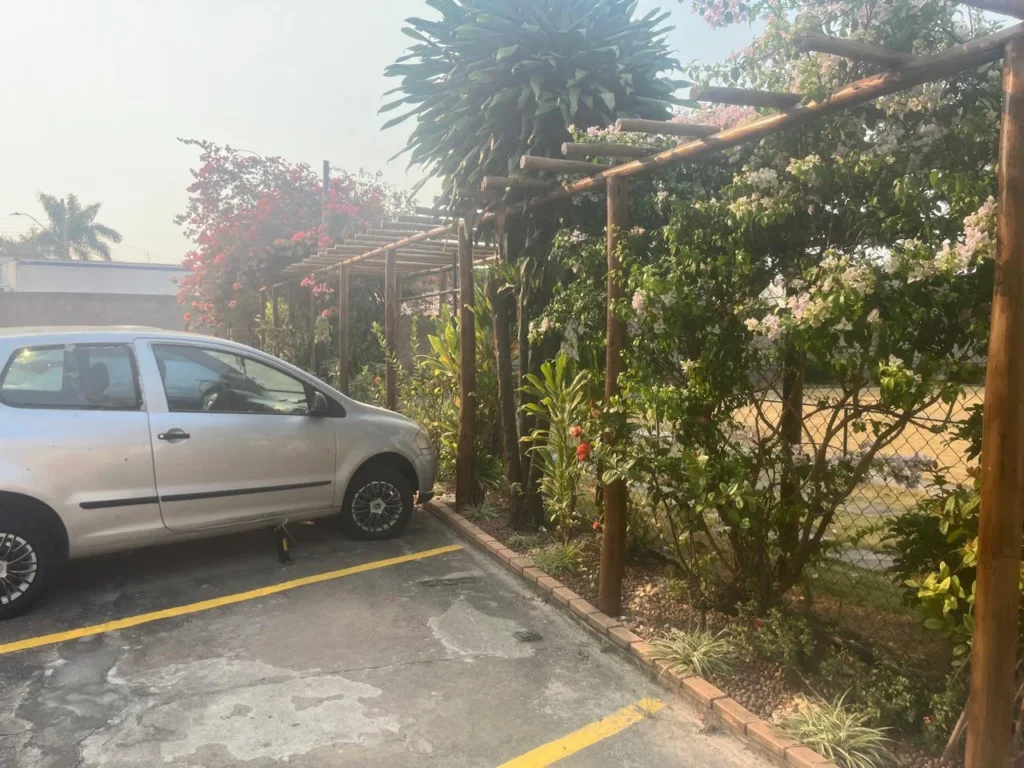 Apartamento de 02 quartos com uma vaga demarcada(6)