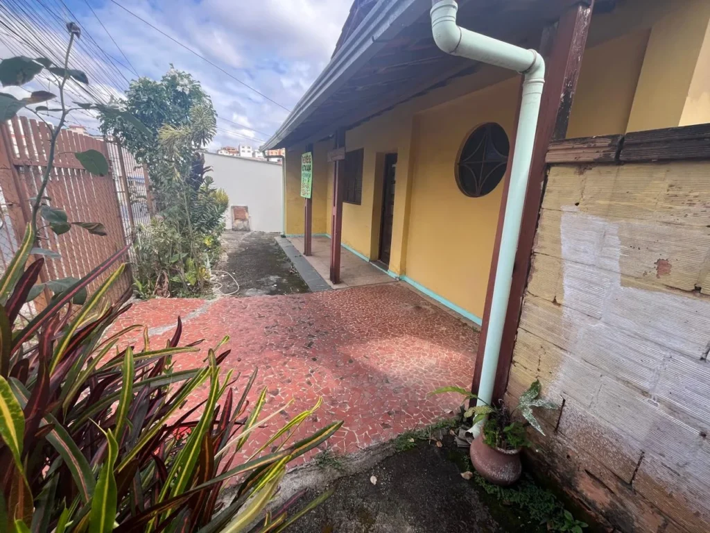 Casa de 03 quartos, 03 vagas bairro Novo Riacho,Contagem(16)