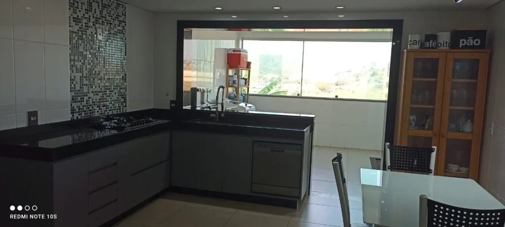 Casa duplex de 02 quartos, 01 vaga, bairro Capelinha Betim