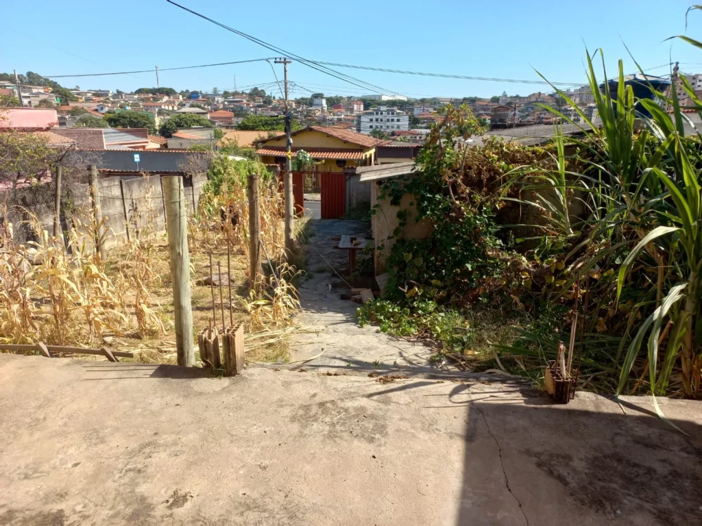 Casa em lote de 360 m² bairro Novo Riacho, Contagem(13)
