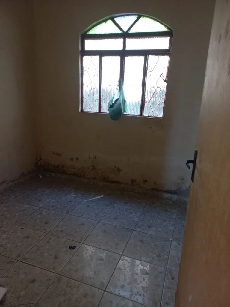 Casa em lote de 360 m² bairro Novo Riacho, Contagem(4)