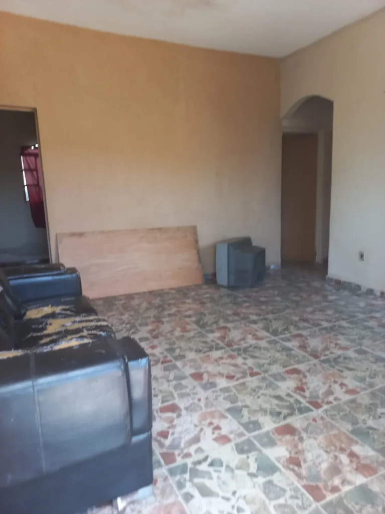 Casa em lote de 360 m² bairro Novo Riacho, Contagem(6)