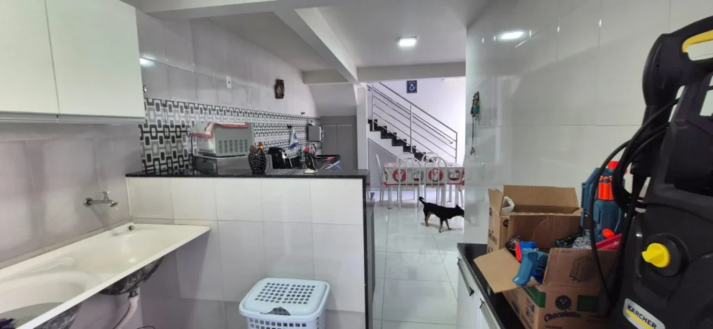 Casa no bairro Jardim Califórnia, Contagem(6)