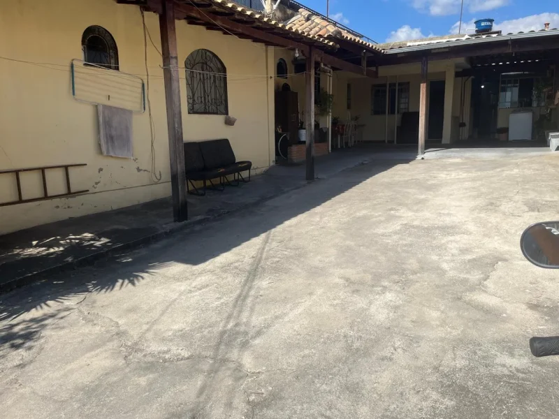 Casa 05 quartos, 07 vagas livres, Bairro Novo Riacho,Contagem(13)