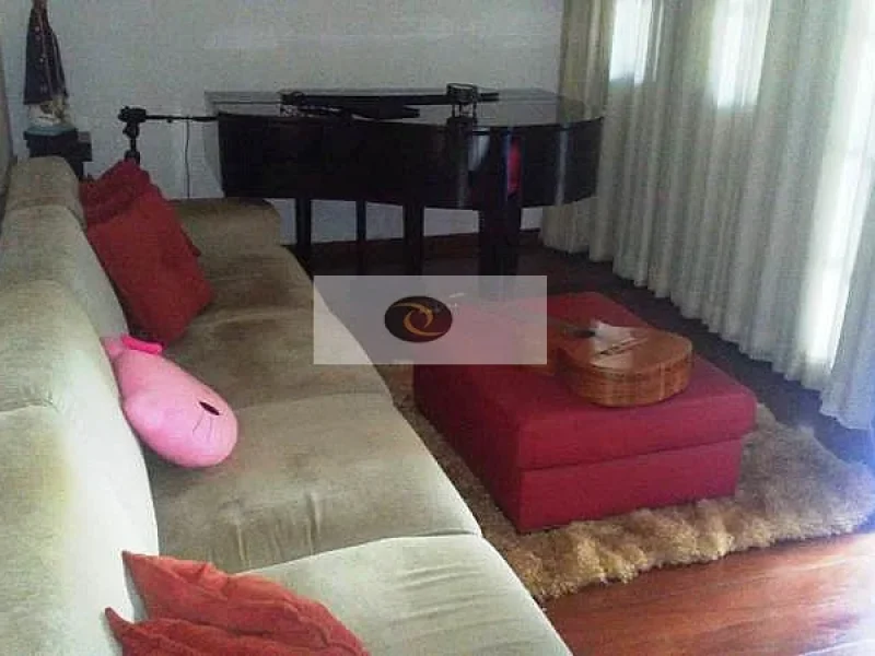 Casa em lote de 360 m², 03 quartos, 05 vagas,Novo Riacho, Contagem