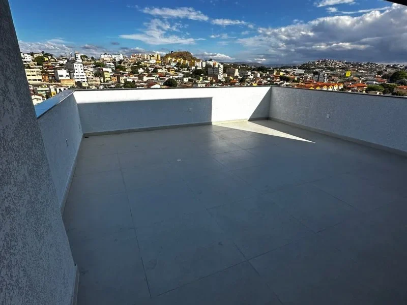 Vendo cobertura bairro Novo Riacho de 03 quartos(13)